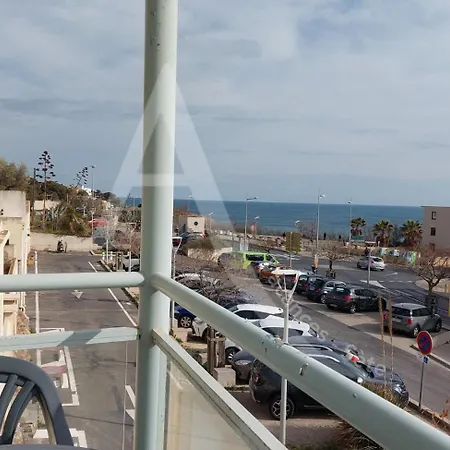 Apartment T3 En Plein Coeur Corniche Et Proche Des Plages *
